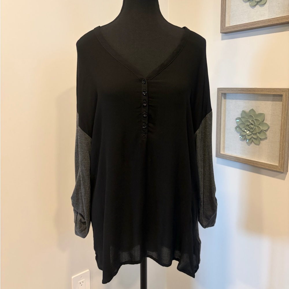 Gentle Fawn Gardner Black & Grey Colourblock Top with Roll-Tab Sleeves EUC